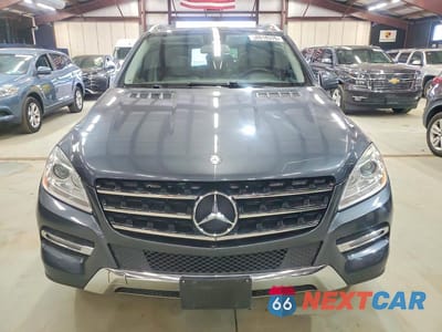 Piąte zdjęcie samochodu w środku: 2015 MERCEDES-BENZ ML 350 4MATIC VIN:4JGDA5HB4FA489390 - miniatura
