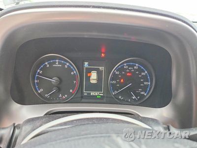 Zdjęcie 9 z 12 samochodu: 2018 TOYOTA RAV4 XLE VIN:JTMRFREV4JJ743738 - miniatura