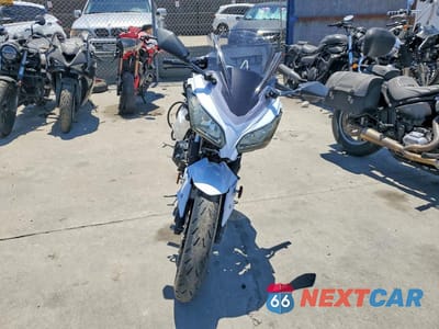 Drugie zdjęcie samochodu z przodu: 2015 KAWASAKI EX300 B VIN:JKAEX8B17FDA21044 - miniatura