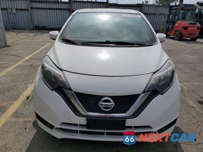 Piąte zdjęcie samochodu w środku: 2017 NISSAN VERSA NOTE S PLUS VIN:3N1CE2CP9HL372442 - miniatura