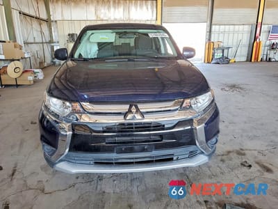 Piąte zdjęcie samochodu w środku: 2018 MITSUBISHI OUTLANDER ES VIN:JA4AD2A38JZ062024 - miniatura