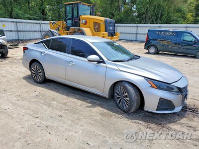 Czwarte zdjęcie samochodu z boku: 2023 NISSAN ALTIMA SV VIN:1N4BL4DV6PN313859 - miniatura
