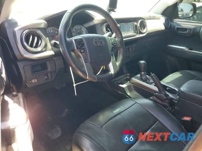 Zdjęcie 8 z 12 samochodu: 2018 TOYOTA TACOMA SR5 V6 VIN:3TMAZ5CN8JM053574 - miniatura