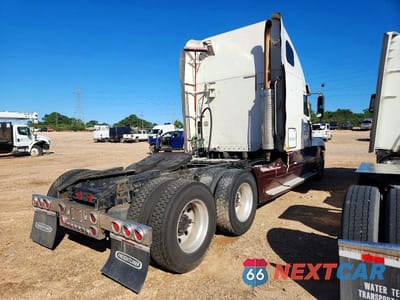 Czwarte zdjęcie samochodu z boku: 2004 FREIGHTLINER CST120 SEMI TRUCK VIN:1FUJBBCGX4LM93184 - miniatura