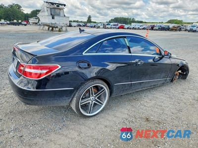 Trzecie zdjęcie samochodu z tyłu: 2011 MERCEDES-BENZ E 350 VIN:WDDKJ5GB7BF064164 - miniatura