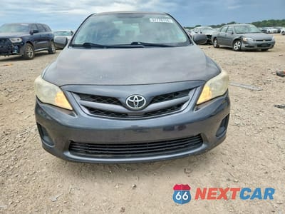 Piąte zdjęcie samochodu w środku: 2011 TOYOTA COROLLA LE VIN:JTDBU4EE1BJ092127 - miniatura