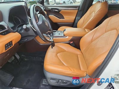 Zdjęcie 7 z 14 samochodu: 2020 TOYOTA HIGHLANDER HYBRID PLATINUM VIN:5TDEBRCH8LS005616 - miniatura