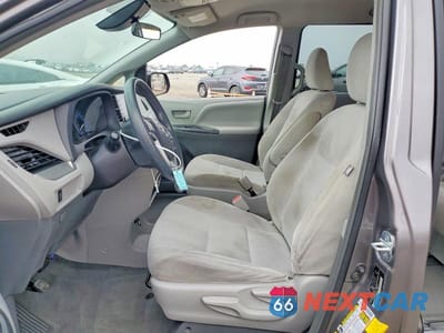 Zdjęcie 7 z 13 samochodu: 2019 TOYOTA SIENNA L 7-PASSENGER VIN:5TDZZ3DC0KS969879 - miniatura