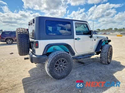 Trzecie zdjęcie samochodu z tyłu: 2008 JEEP WRANGLER SAHARA VIN:1J4FA54108L643749 - miniatura