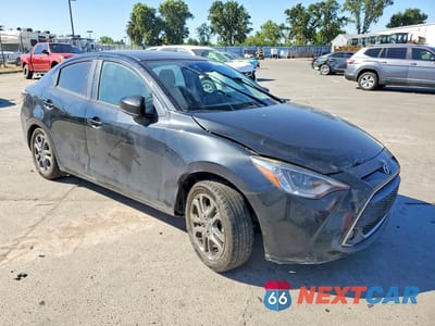 Czwarte zdjęcie samochodu z boku: 2019 TOYOTA YARIS XLE VIN:3MYDLBYV0KY519094 - miniatura