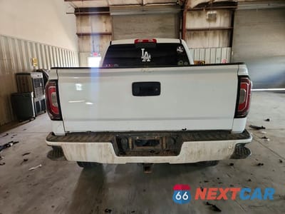 Zdjęcie 6 z 12 samochodu: 2018 GMC SIERRA K1500 SLT VIN:3GTU2NEC3JG306408 - miniatura
