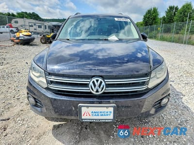Piąte zdjęcie samochodu w środku: 2013 VOLKSWAGEN TIGUAN S VIN:WVGAV3AX3DW571175 - miniatura