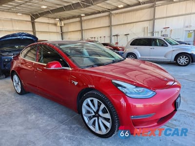 Czwarte zdjęcie samochodu z boku: 2018 TESLA MODEL 3 VIN:5YJ3E1EA4JF007994 - miniatura