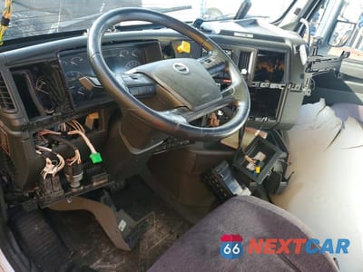 Zdjęcie 9 z 10 samochodu: 2023 VOLVO VNR - SEMI TRUCK VIN:4V4WC9EH2PN341292 - miniatura