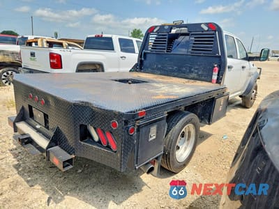 Trzecie zdjęcie samochodu z tyłu: 2018 RAM 4500 VIN:3C7WRLEL2JG304581 - miniatura