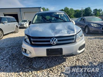 Piąte zdjęcie samochodu w środku: 2016 VOLKSWAGEN TIGUAN S VIN:WVGBV7AX1GW024941 - miniatura