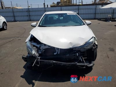Piąte zdjęcie samochodu w środku: 2017 TOYOTA COROLLA SE VIN:5YFBURHE8HP687988 - miniatura
