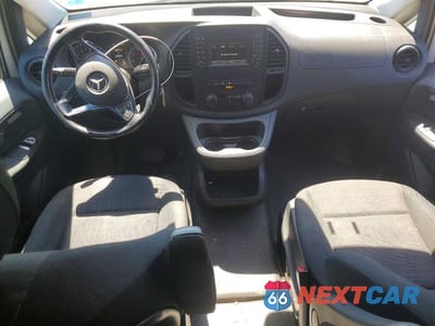 Zdjęcie 8 z 13 samochodu: 2016 MERCEDES-BENZ METRIS VIN:WD3PG2EA1G3084131 - miniatura