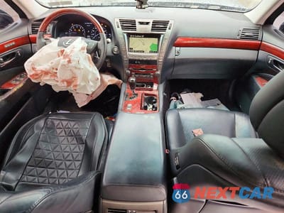 Zdjęcie 8 z 12 samochodu: 2008 LEXUS LS 460 VIN:JTHBL46F485063683 - miniatura