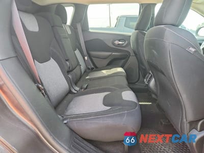 Zdjęcie 11 z 13 samochodu: 2014 JEEP CHEROKEE LATITUDE VIN:1C4PJMCS5EW197431 - miniatura