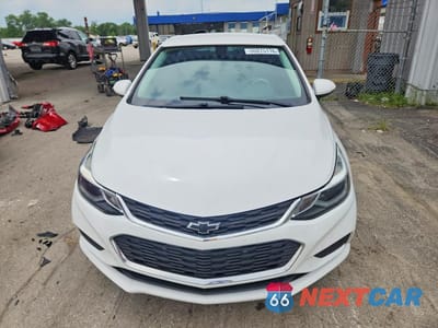 Piąte zdjęcie samochodu w środku: 2017 CHEVROLET CRUZE LT VIN:1G1BE5SM6H7244674 - miniatura