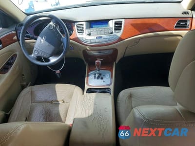Zdjęcie 8 z 12 samochodu: 2013 HYUNDAI GENESIS 3.8L VIN:KMHGC4DD1DU243112 - miniatura