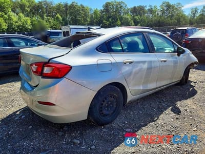 Trzecie zdjęcie samochodu z tyłu: 2018 CHEVROLET CRUZE LS VIN:1G1BC5SM1J7230239 - miniatura