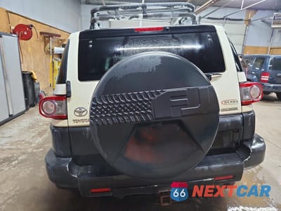 Zdjęcie 6 z 13 samochodu: 2014 TOYOTA FJ CRUISER BASE VIN:JTEBU4BF4EK187563 - miniatura