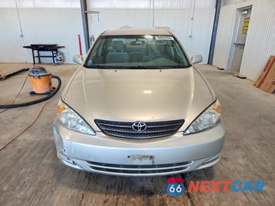 Piąte zdjęcie samochodu w środku: 2002 TOYOTA CAMRY LE VIN:JTDBE32K820045555 - miniatura
