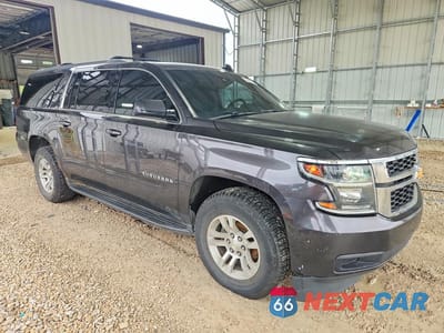 Czwarte zdjęcie samochodu z boku: 2017 CHEVROLET SUBURBAN K1500 LT VIN:1GNSKHKC5HR223934 - miniatura