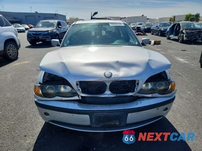 Piąte zdjęcie samochodu w środku: 2003 BMW 325 I VIN:WBAAZ33453KP79668 - miniatura