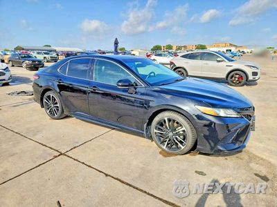 Czwarte zdjęcie samochodu z boku: 2018 TOYOTA CAMRY XSE VIN:4T1B61HK7JU135016 - miniatura
