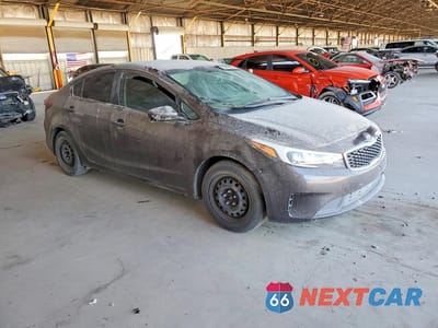 Czwarte zdjęcie samochodu z boku: 2017 KIA FORTE LX VIN:3KPFK4A78HE055158 - miniatura