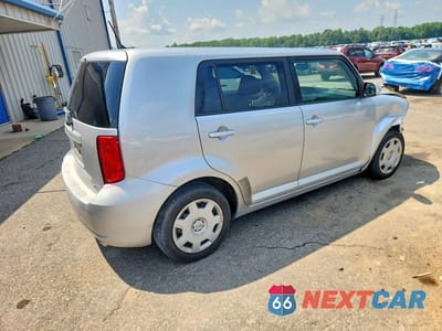 Trzecie zdjęcie samochodu z tyłu: 2010 TOYOTA SCION XB VIN:JTLZE4FE7A1101412 - miniatura