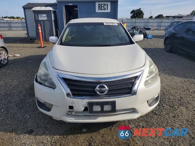 Piąte zdjęcie samochodu w środku: 2015 NISSAN ALTIMA 2.5 S VIN:1N4AL3AP6FC135005 - miniatura