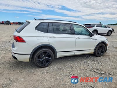 Trzecie zdjęcie samochodu z tyłu: 2023 VOLKSWAGEN TIGUAN SE R-LINE BLACK VIN:3VVCB7AX3PM049097 - miniatura