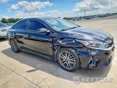 Czwarte zdjęcie samochodu z boku: 2024 KIA FORTE GT LINE VIN:3KPF54AD7RE821024 - miniatura