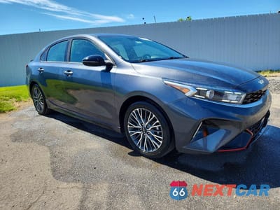 Czwarte zdjęcie samochodu z boku: 2023 KIA FORTE GT LINE VIN:3KPF54AD5PE580089 - miniatura