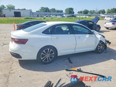 Piąte zdjęcie samochodu w środku: 2025 VOLKSWAGEN JETTA SPORT VIN:3VWBX7BU2SM041580 - miniatura