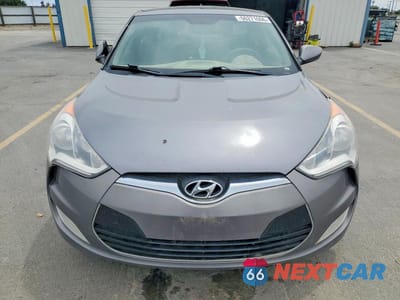 Piąte zdjęcie samochodu w środku: 2016 HYUNDAI VELOSTER BASE VIN:KMHTC6AD4GU253748 - miniatura