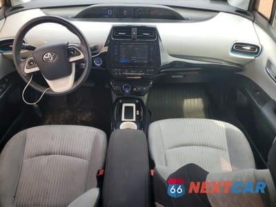 Zdjęcie 8 z 12 samochodu: 2016 TOYOTA PRIUS THREE VIN:JTDKARFU7G3506485 - miniatura