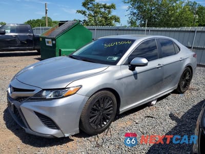 2018 TOYOTA CAMRY SE 4T1B11HK7JU620836 - główne zdjęcie licytacji z USA - miniatura