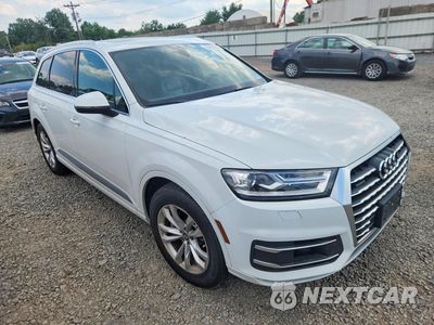 Czwarte zdjęcie samochodu z boku: 2017 AUDI Q7 PREMIUM PLUS VIN:WA1LAAF70HD023863 - miniatura