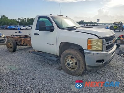 Czwarte zdjęcie samochodu z boku: 2013 CHEVROLET SILVERADO C3500 VIN:1GB3CZC88DF181740 - miniatura