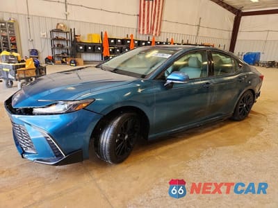 2025 TOYOTA CAMRY SE 4T1DAACKXSU090735 - główne zdjęcie licytacji z USA - miniatura