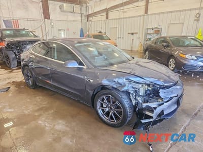 Czwarte zdjęcie samochodu z boku: 2019 TESLA MODEL 3 VIN:5YJ3E1EB3KF191688 - miniatura