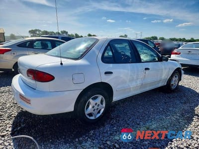 Trzecie zdjęcie samochodu z tyłu: 2002 CHEVROLET CAVALIER BASE VIN:1G1JC524627245803 - miniatura