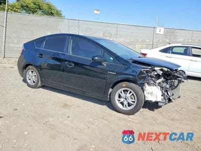 Czwarte zdjęcie samochodu z boku: 2011 TOYOTA PRIUS THREE VIN:JTDKN3DU7B5373924 - miniatura