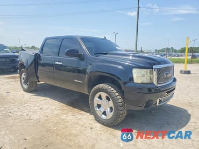 Czwarte zdjęcie samochodu z boku: 2008 GMC NEW SIERRA K1500 DENALI VIN:2GTEK638X81243917 - miniatura