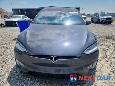 Piąte zdjęcie samochodu w środku: 2019 TESLA MODEL X VIN:5YJXCBE41KF182065 - miniatura